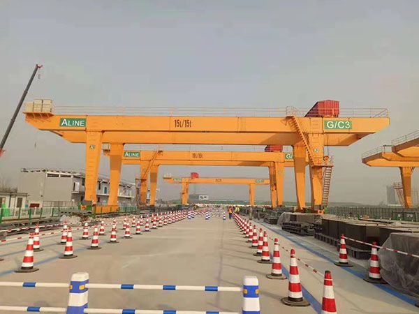 Rail mounted container gantry crane