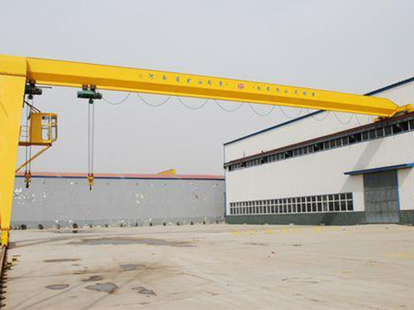 Half gantry crane