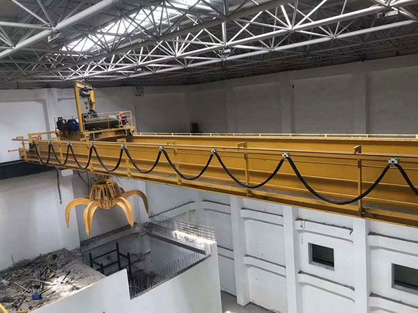 Garbage grab crane