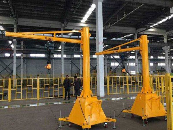 Mobile cantilever crane