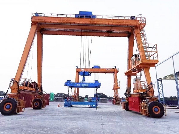 Rubber tyred gantry crane